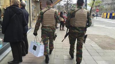 La Police Soutient Avec Humour Le Militaire Faisant Du Shopping Le Soir